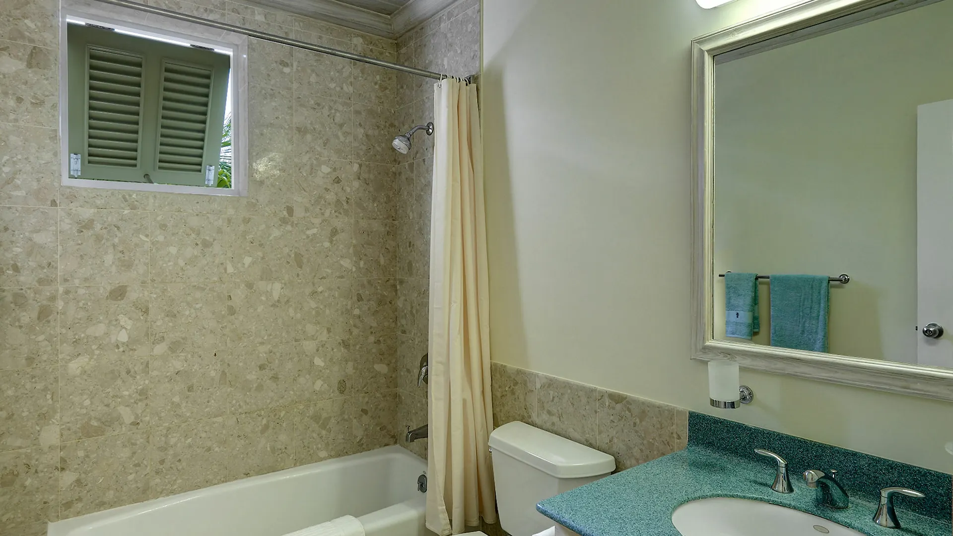 Mullins Beacon Hill 303, Tradewinds 아파트